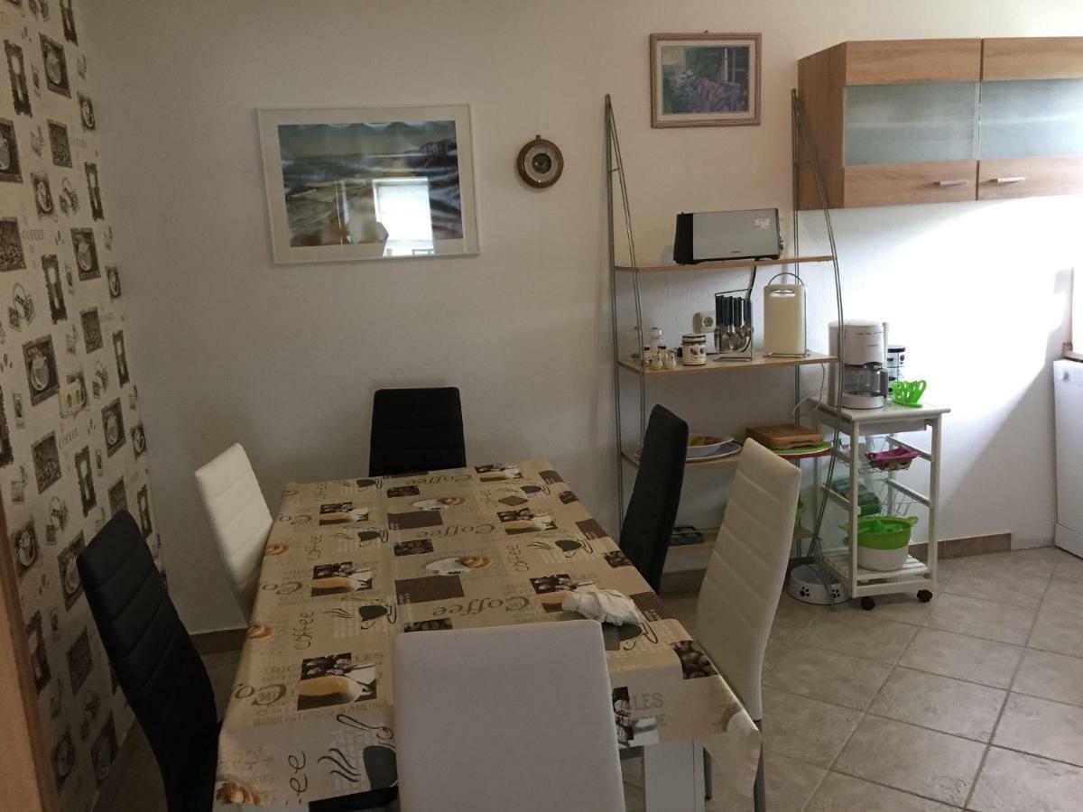 Ferienwohnung Нойстрелиц Екстериор снимка